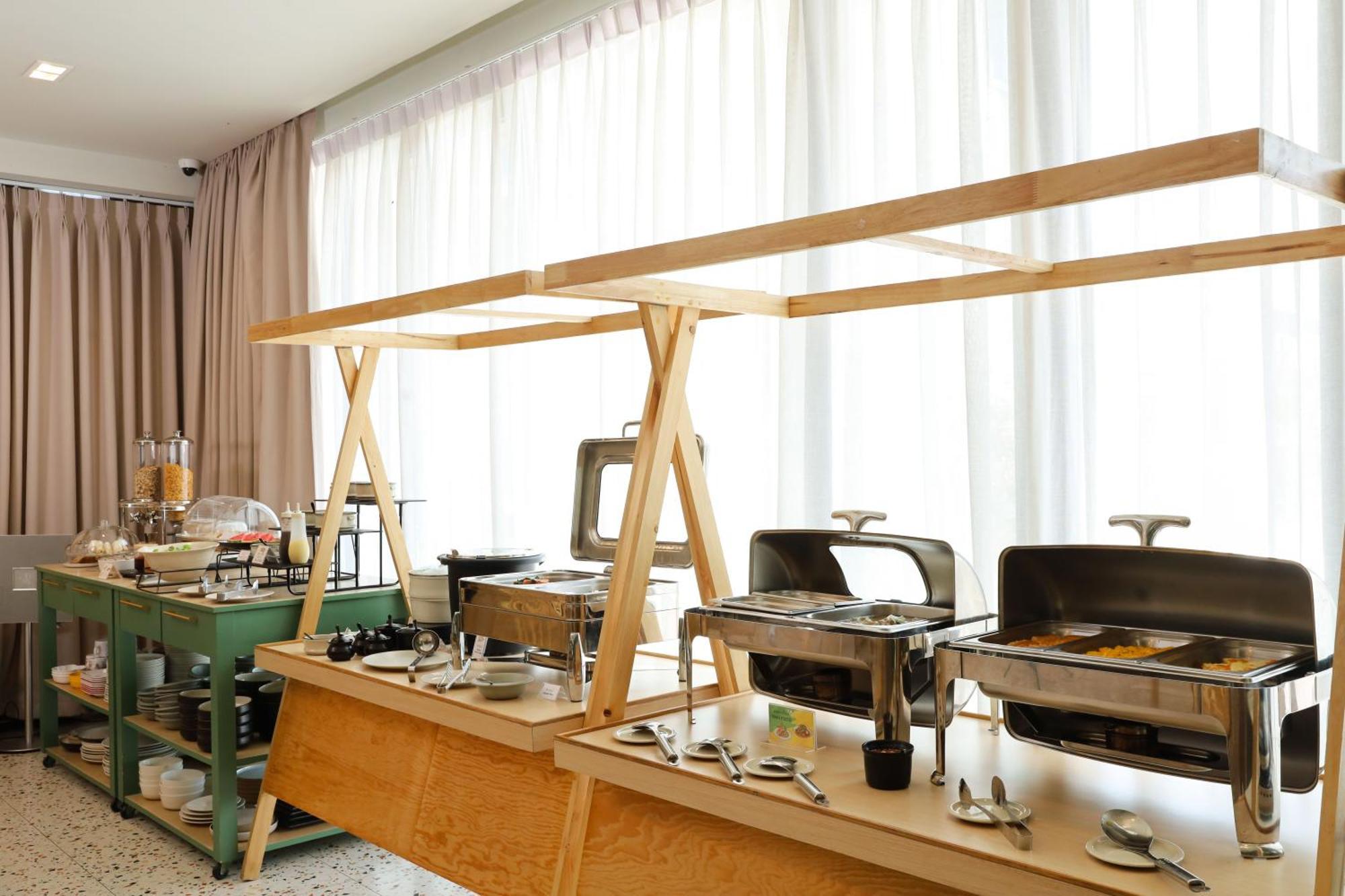 The Rise Suites Hotel, Chiang Mai - Sha Extra Plus Luaran gambar
